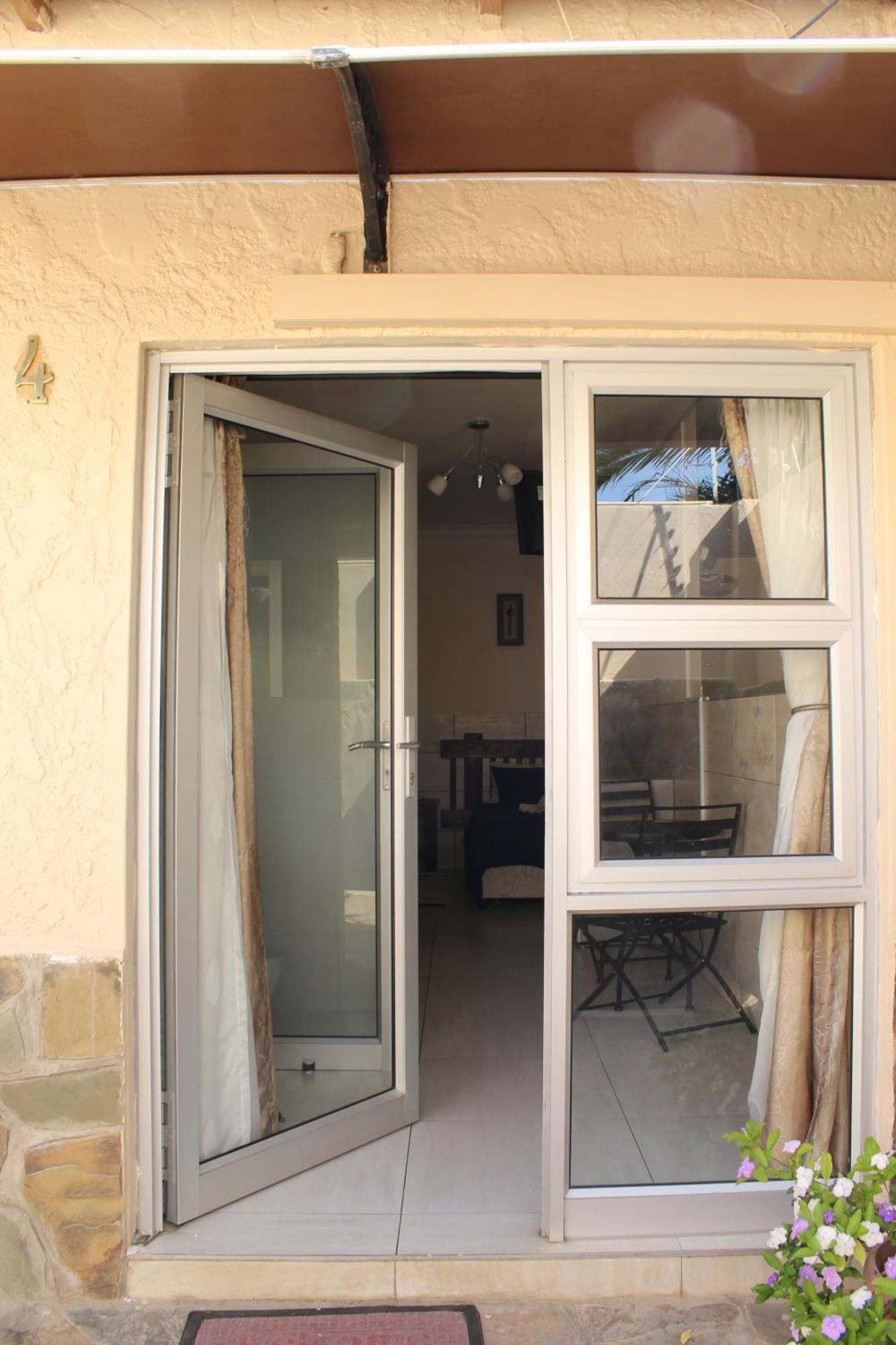 ווינדהוק Esperanca Guesthouse מראה חיצוני תמונה