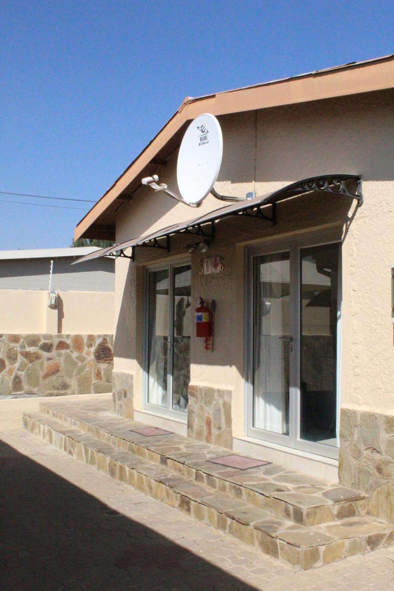ווינדהוק Esperanca Guesthouse מראה חיצוני תמונה