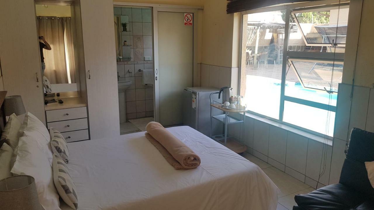 ווינדהוק Esperanca Guesthouse מראה חיצוני תמונה